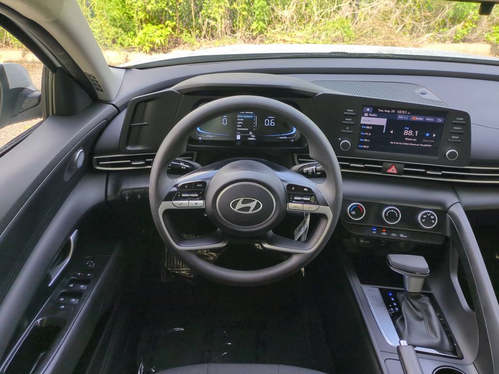 Thumbnail: 2024 Hyundai Elantra - 8