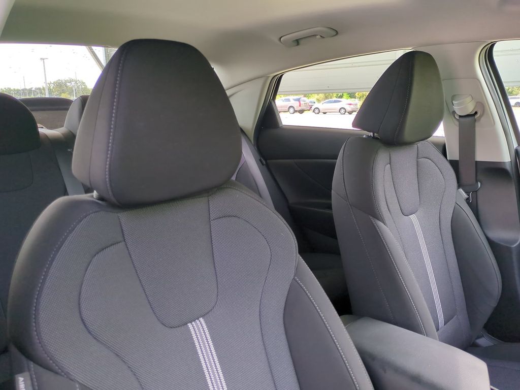 Thumbnail: 2024 Hyundai Elantra - 9