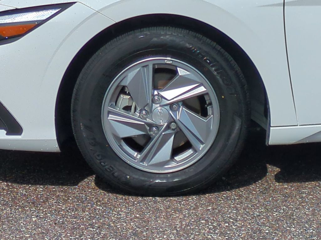 Thumbnail: 2024 Hyundai Elantra - 6