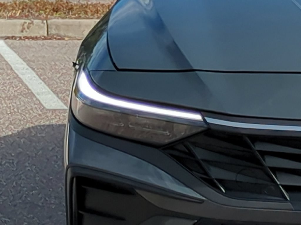 Thumbnail: 2025 Hyundai Elantra - 19