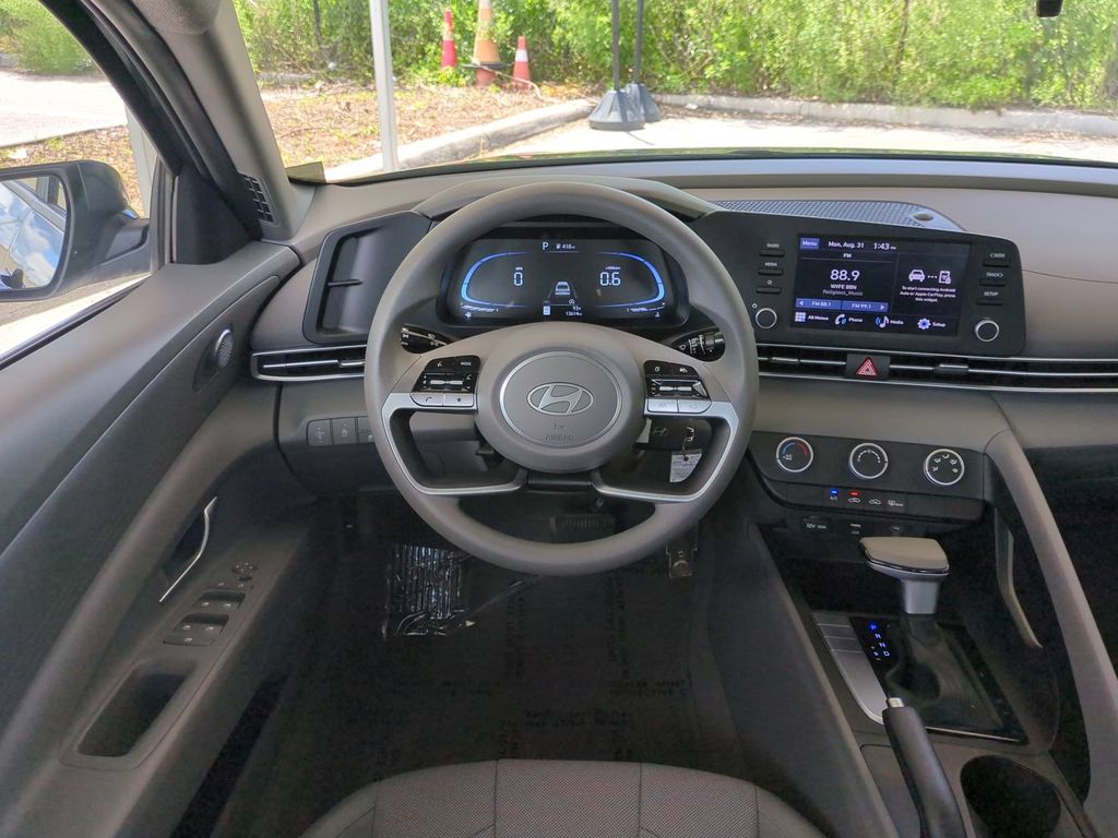 Thumbnail: 2024 Hyundai Elantra - 9