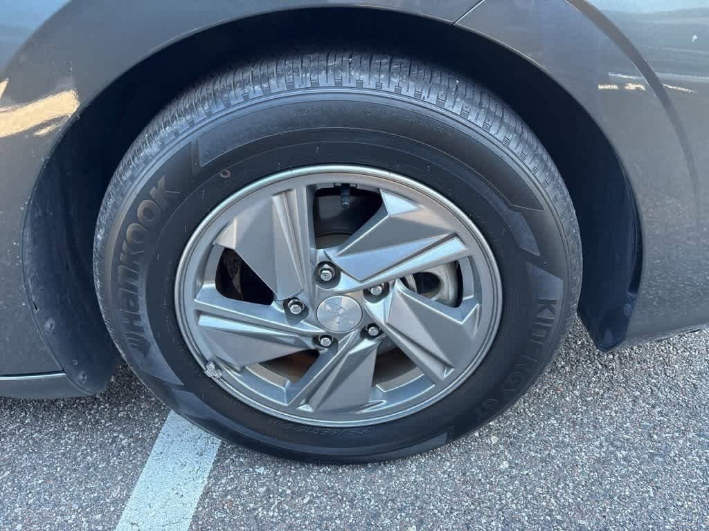 Thumbnail: 2024 Hyundai Elantra - 4