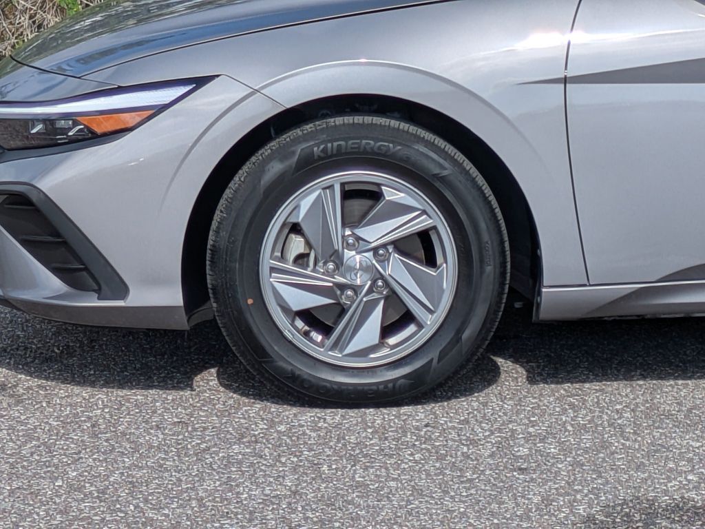 Thumbnail: 2024 Hyundai Elantra - 8
