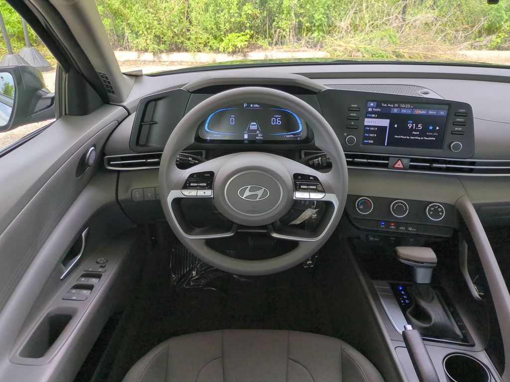 Thumbnail: 2025 Hyundai Elantra - 9