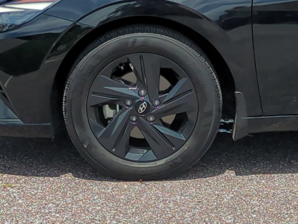 Thumbnail: 2023 Hyundai Elantra - 7