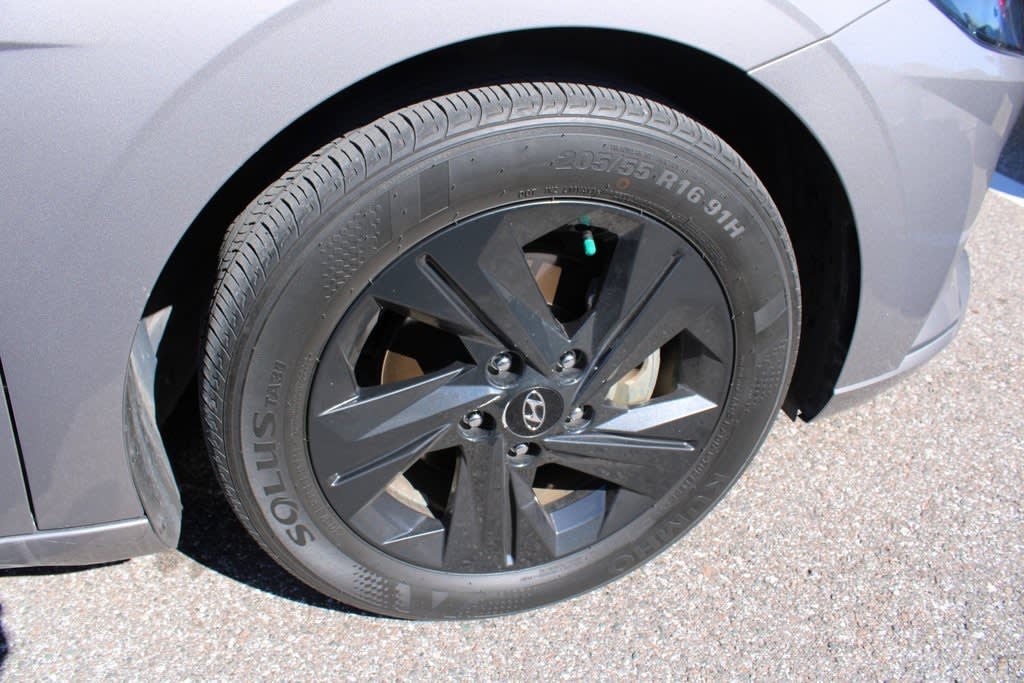 Thumbnail: 2023 Hyundai Elantra - 5