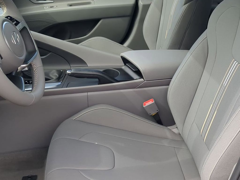 Thumbnail: 2026 Hyundai Elantra - 9