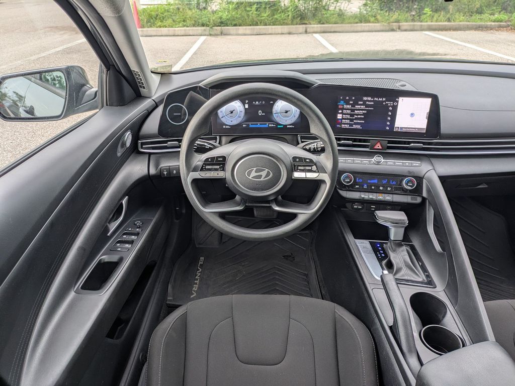Thumbnail: 2024 Hyundai Elantra - 10