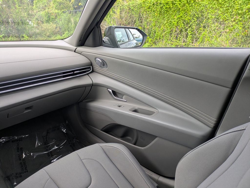 Thumbnail: 2025 Hyundai Elantra - 22