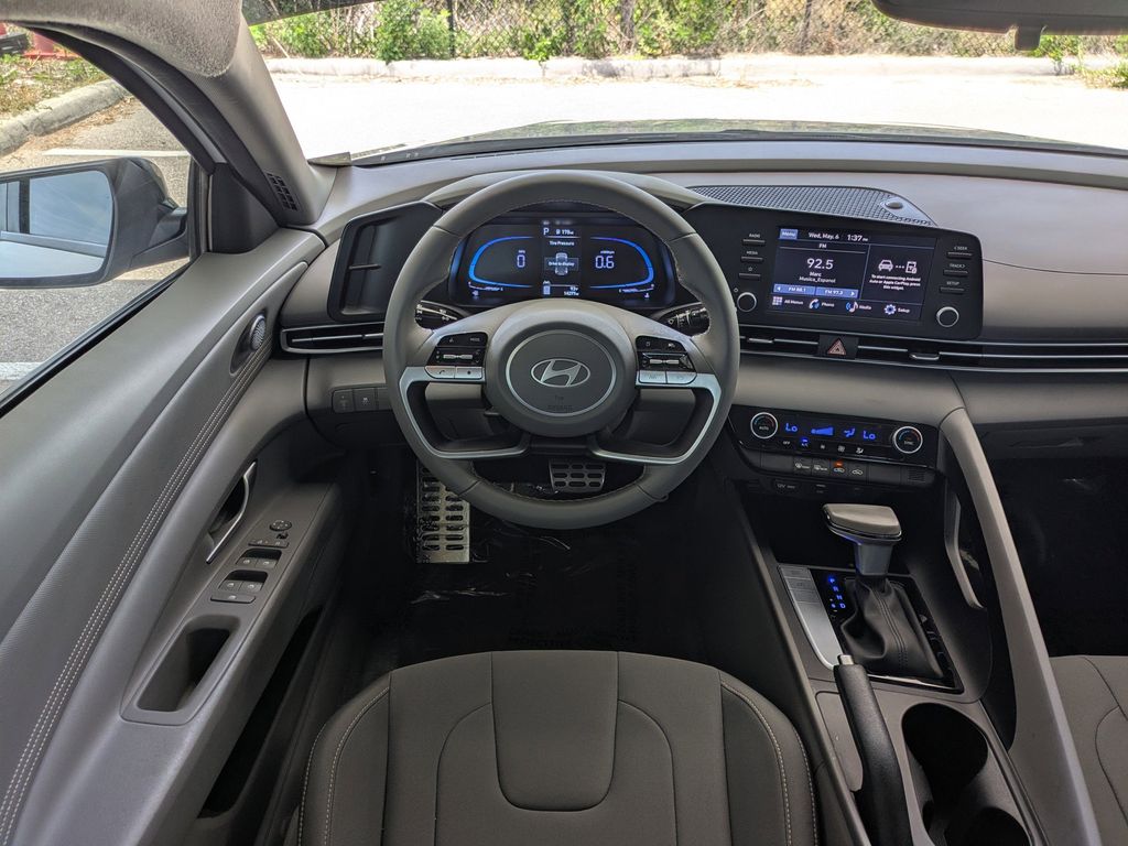 Thumbnail: 2025 Hyundai Elantra - 10