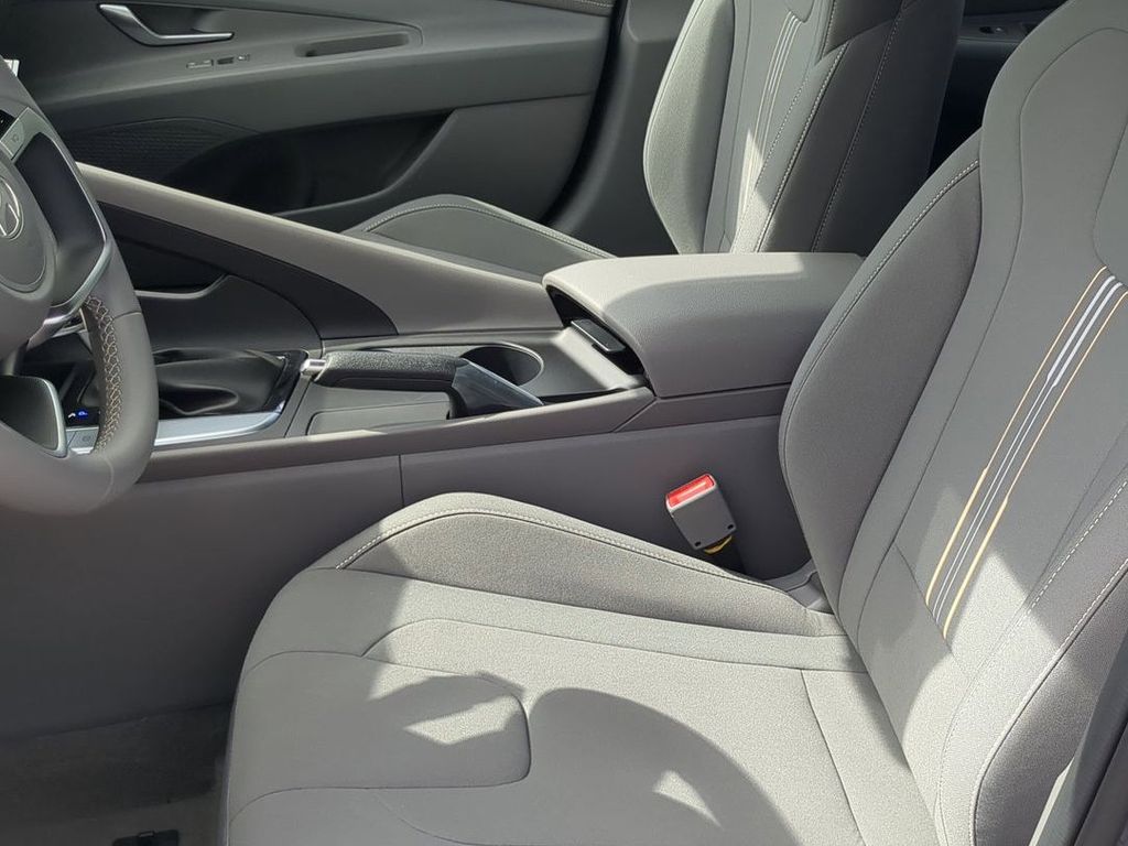 Thumbnail: 2026 Hyundai Elantra - 10