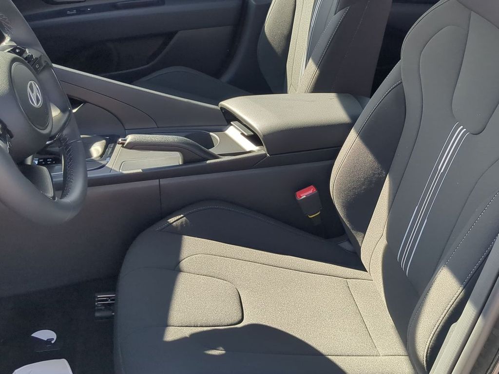 Thumbnail: 2026 Hyundai Elantra - 9