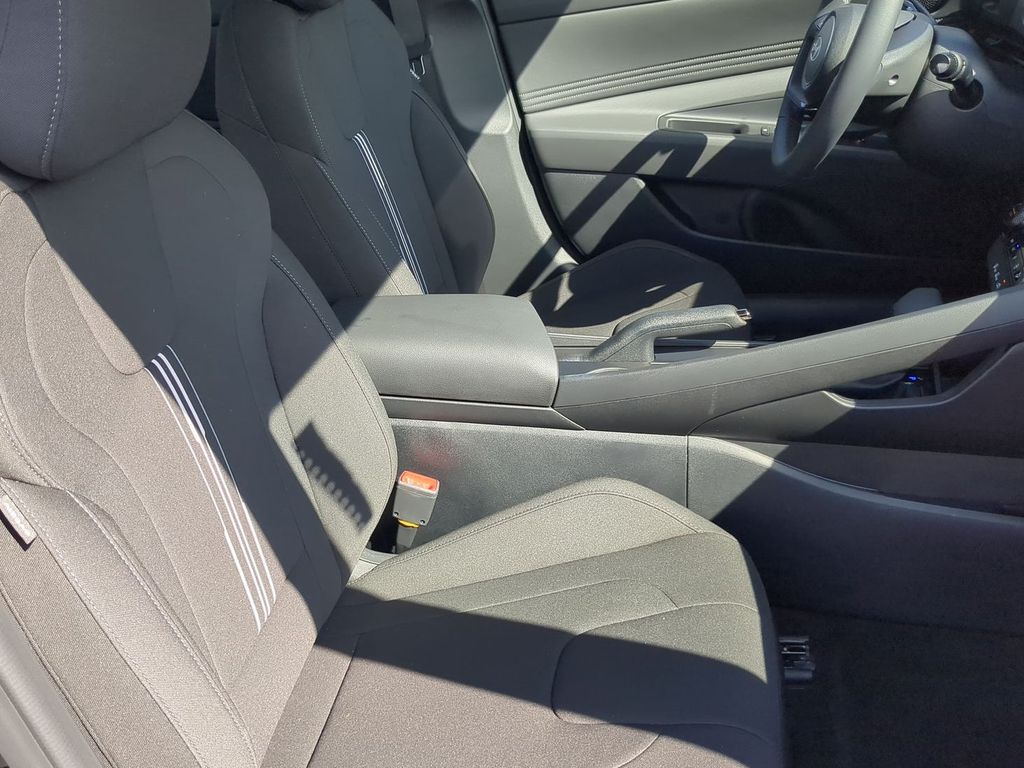 Thumbnail: 2026 Hyundai Elantra - 10