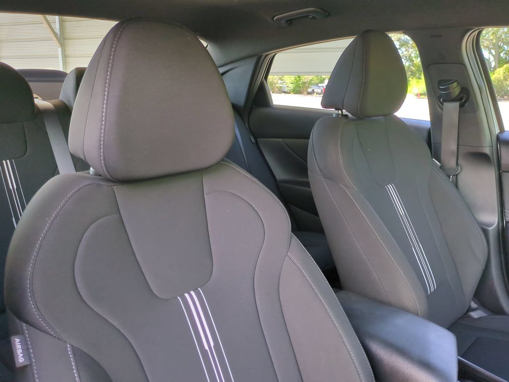Thumbnail: 2025 Hyundai Elantra - 10