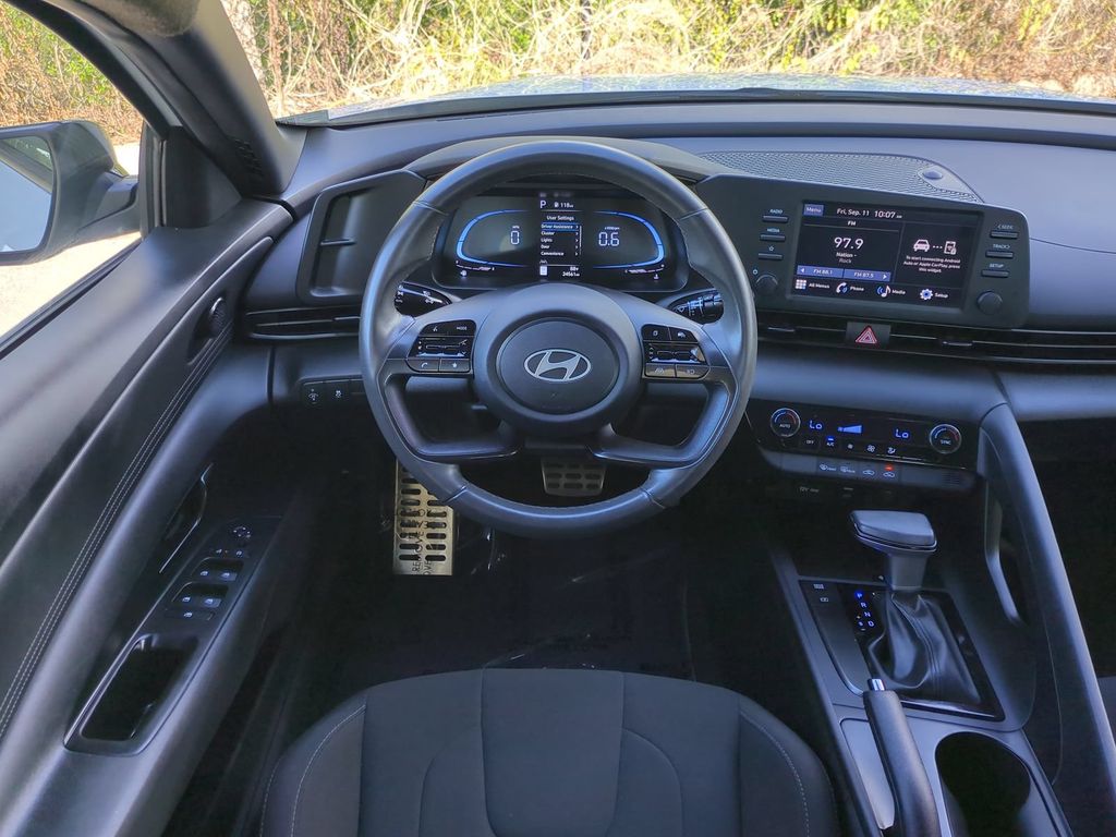 Thumbnail: 2025 Hyundai Elantra - 9