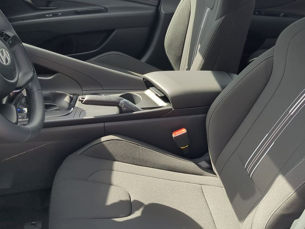 Thumbnail: 2026 Hyundai Elantra - 10