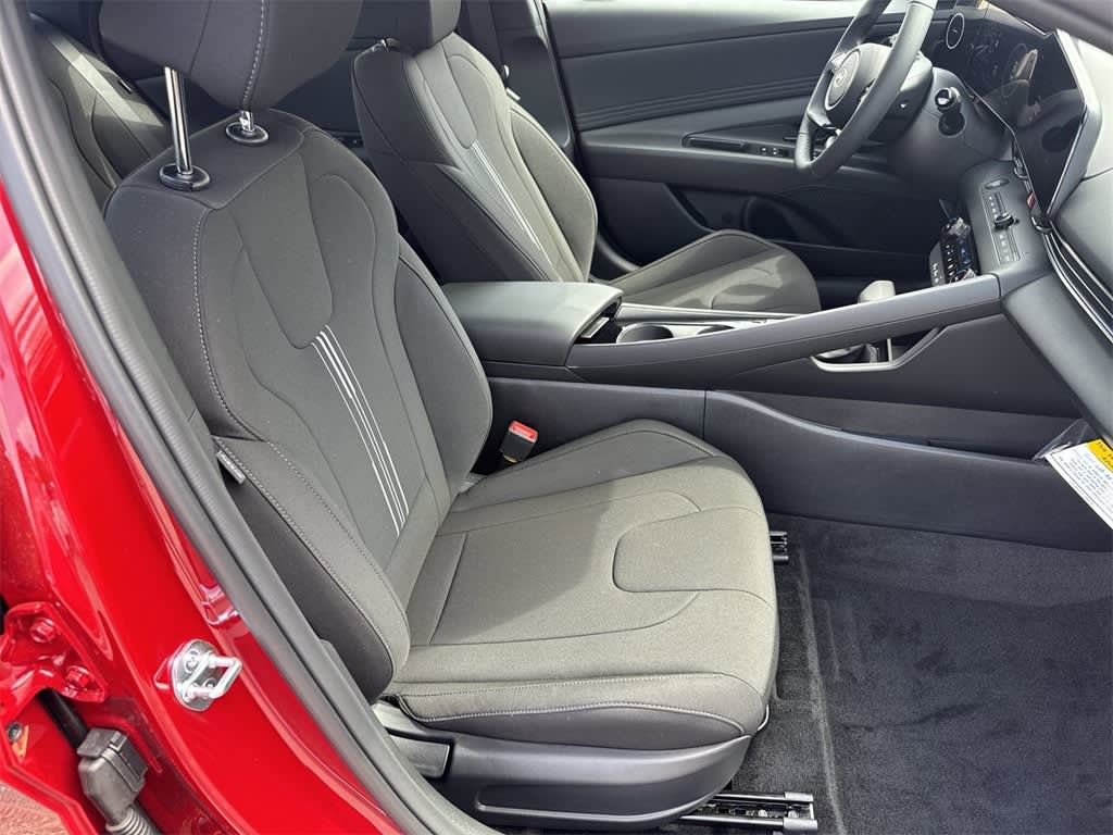 Thumbnail: 2025 Hyundai Elantra - 25