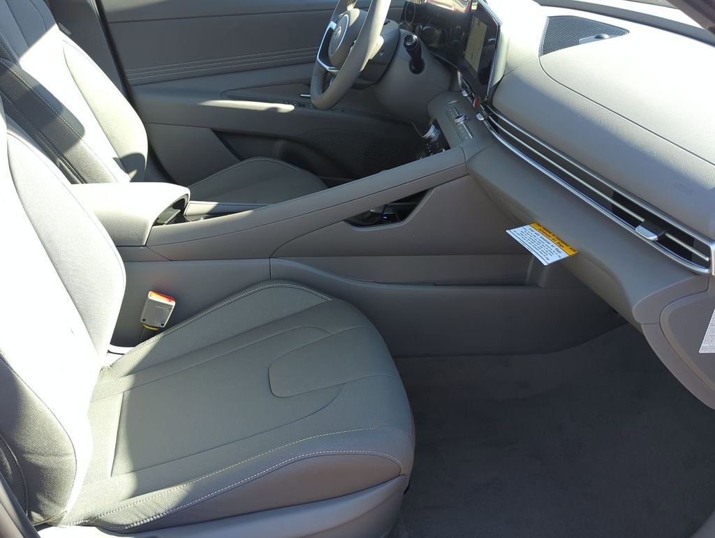 Thumbnail: 2026 Hyundai Elantra - 24