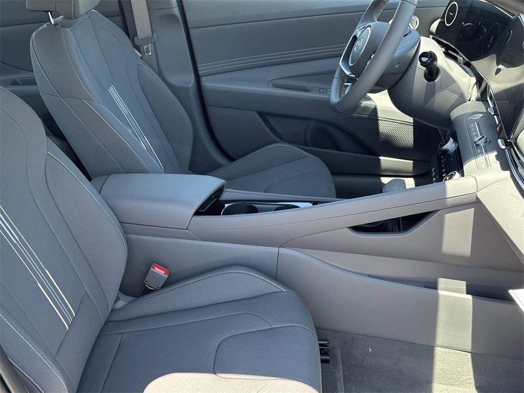 Thumbnail: 2025 Hyundai Elantra - 25