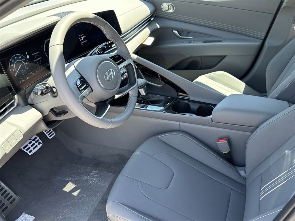 Thumbnail: 2025 Hyundai Elantra - 10