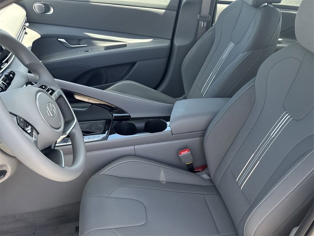 Thumbnail: 2025 Hyundai Elantra - 11