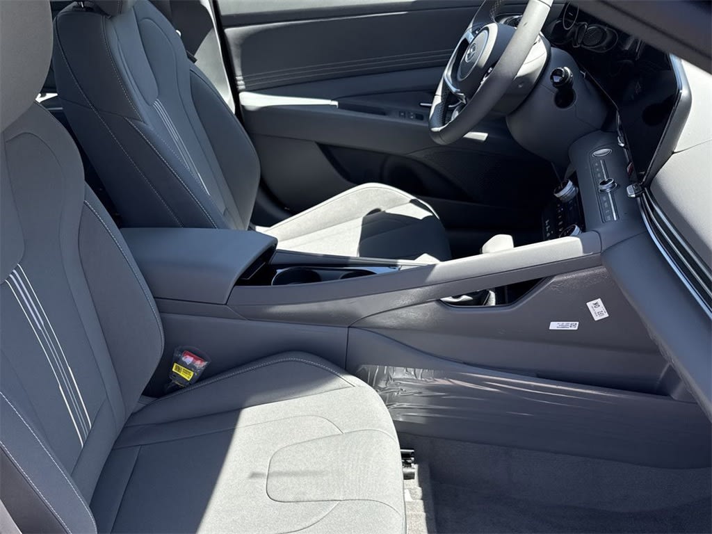 Thumbnail: 2025 Hyundai Elantra - 25