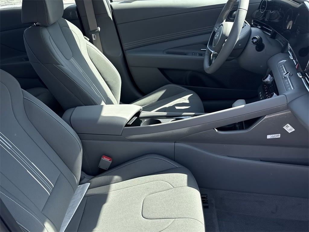 Thumbnail: 2025 Hyundai Elantra - 25