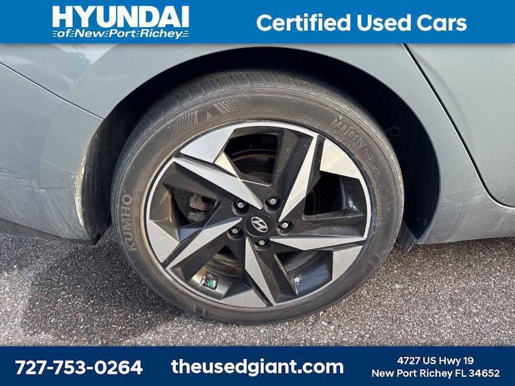 Thumbnail: 2021 Hyundai Elantra - 4