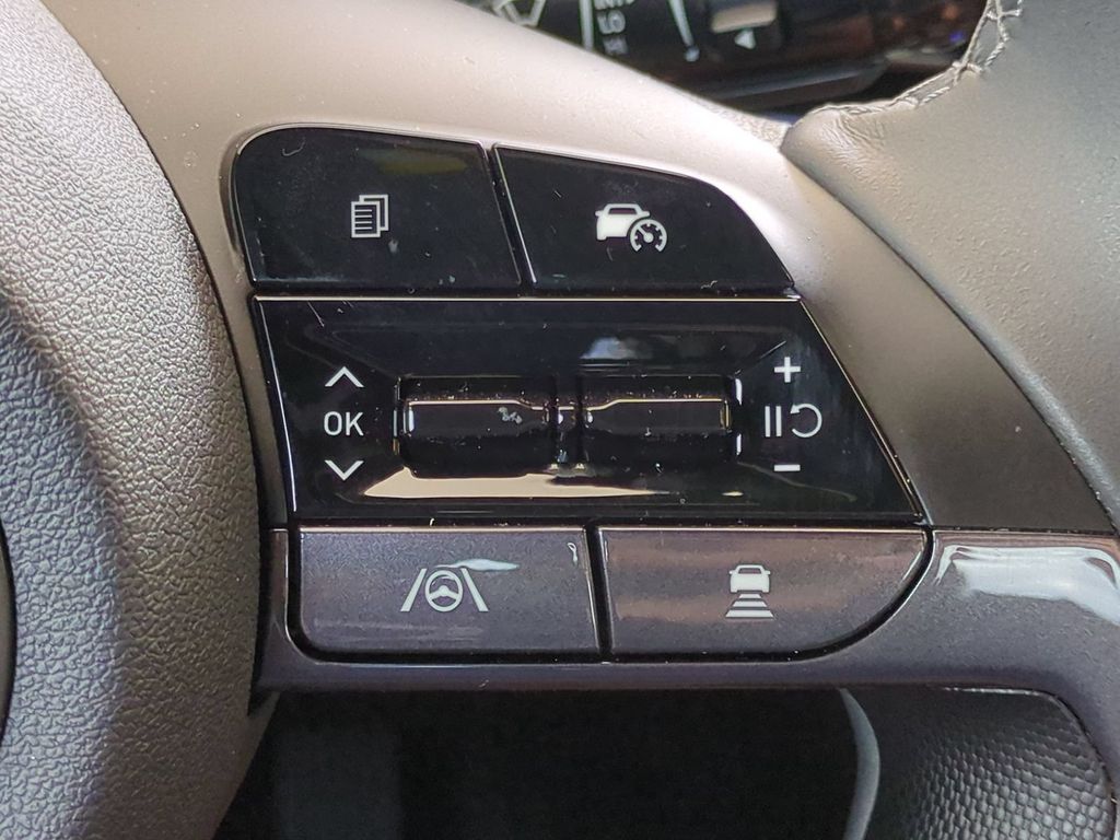Thumbnail: 2025 Hyundai Elantra - 32
