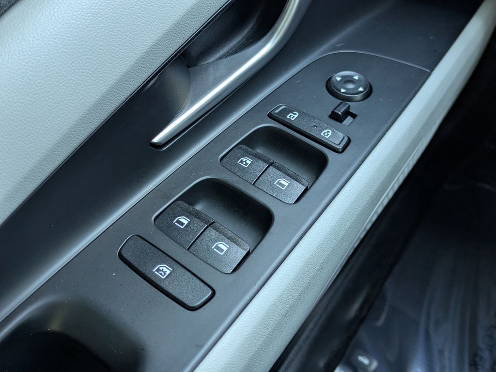 Thumbnail: 2023 Hyundai Elantra - 32