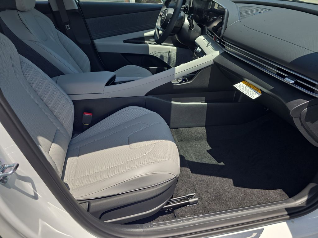Thumbnail: 2026 Hyundai Elantra - 10