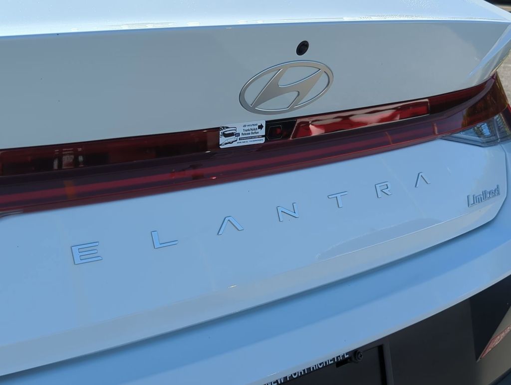 Thumbnail: 2026 Hyundai Elantra - 22