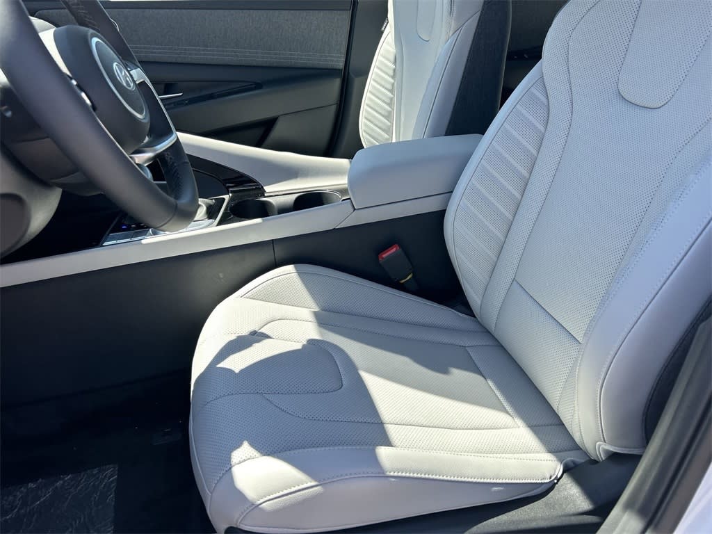 Thumbnail: 2025 Hyundai Elantra - 10