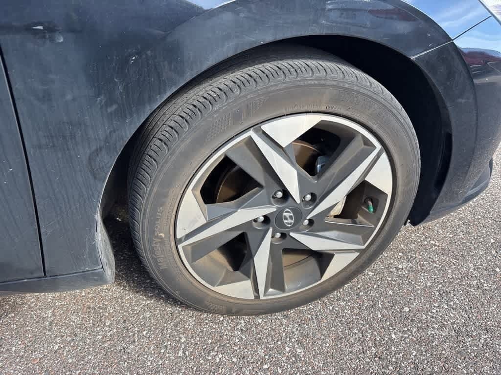 Thumbnail: 2023 Hyundai Elantra - 4