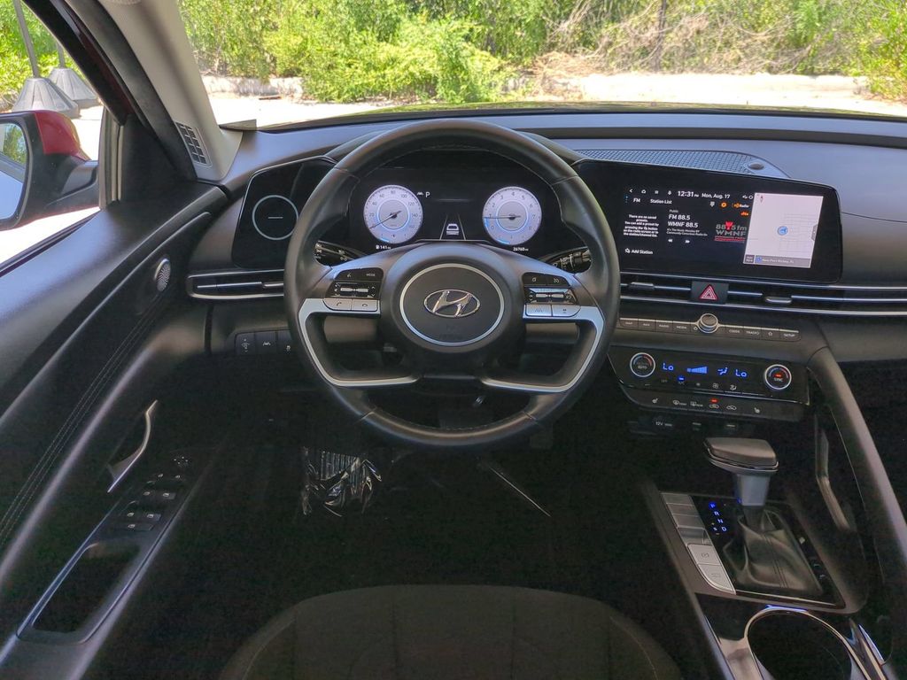 Thumbnail: 2023 Hyundai Elantra - 10