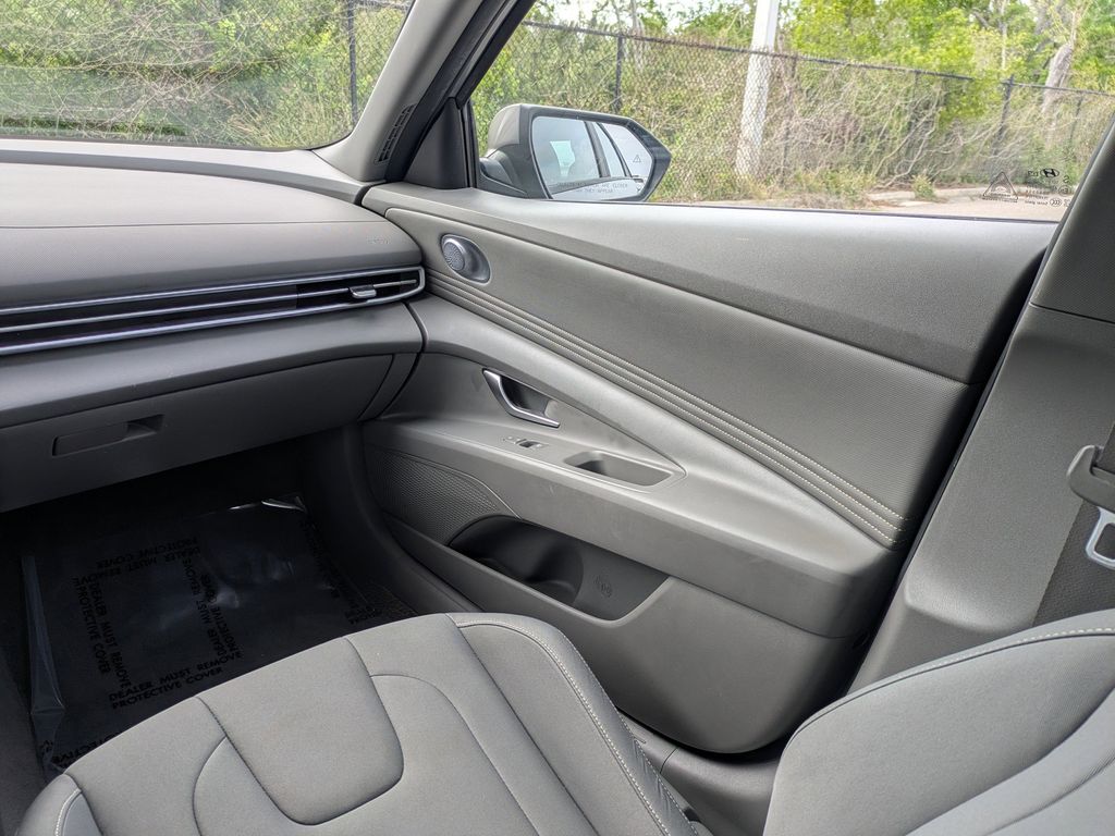 Thumbnail: 2023 Hyundai Elantra - 22