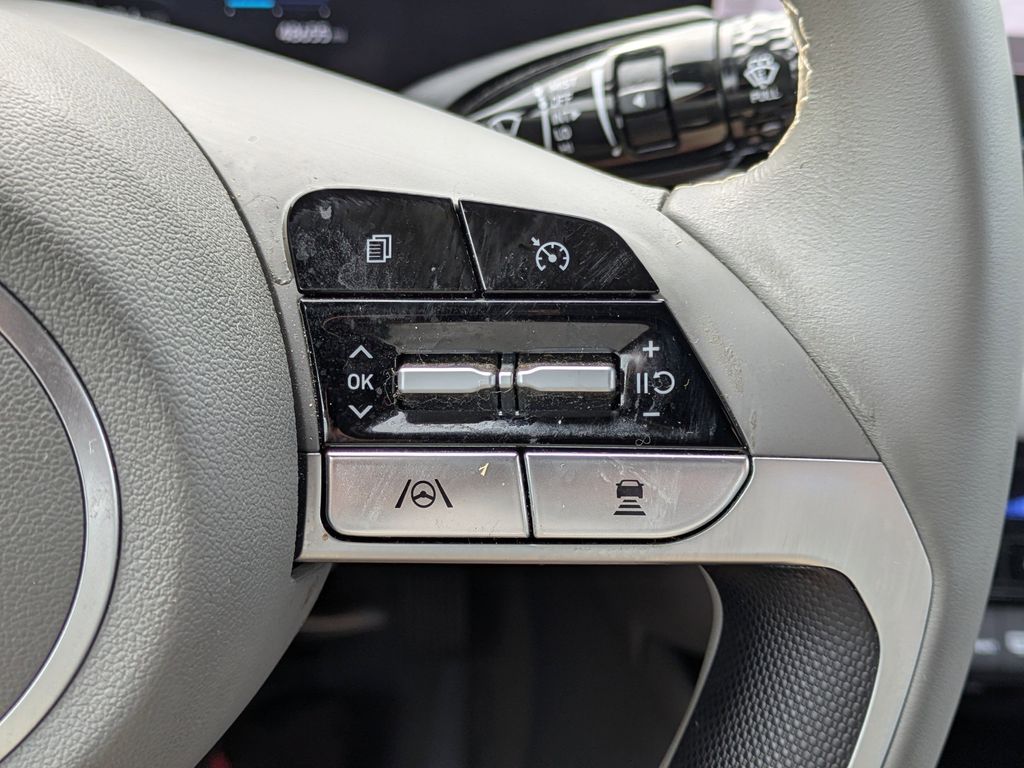 Thumbnail: 2023 Hyundai Elantra - 32