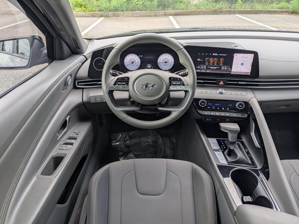 Thumbnail: 2023 Hyundai Elantra - 10