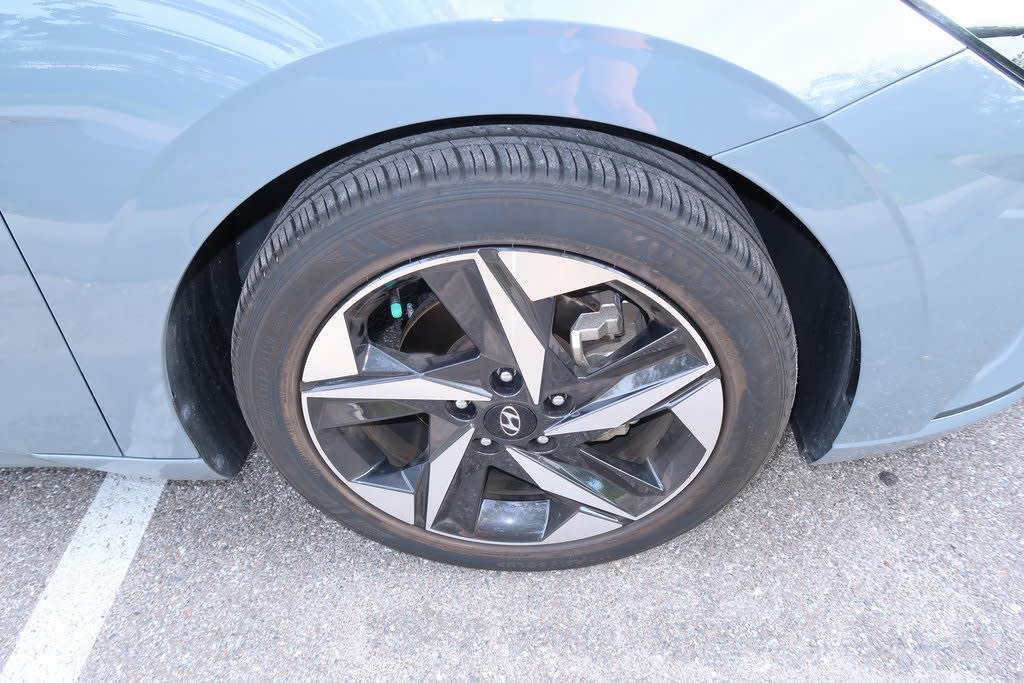 Thumbnail: 2023 Hyundai Elantra - 4