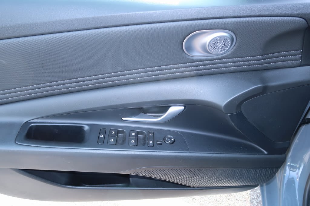 Thumbnail: 2023 Hyundai Elantra - 11
