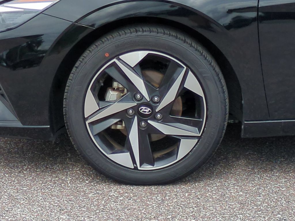 Thumbnail: 2023 Hyundai Elantra - 8