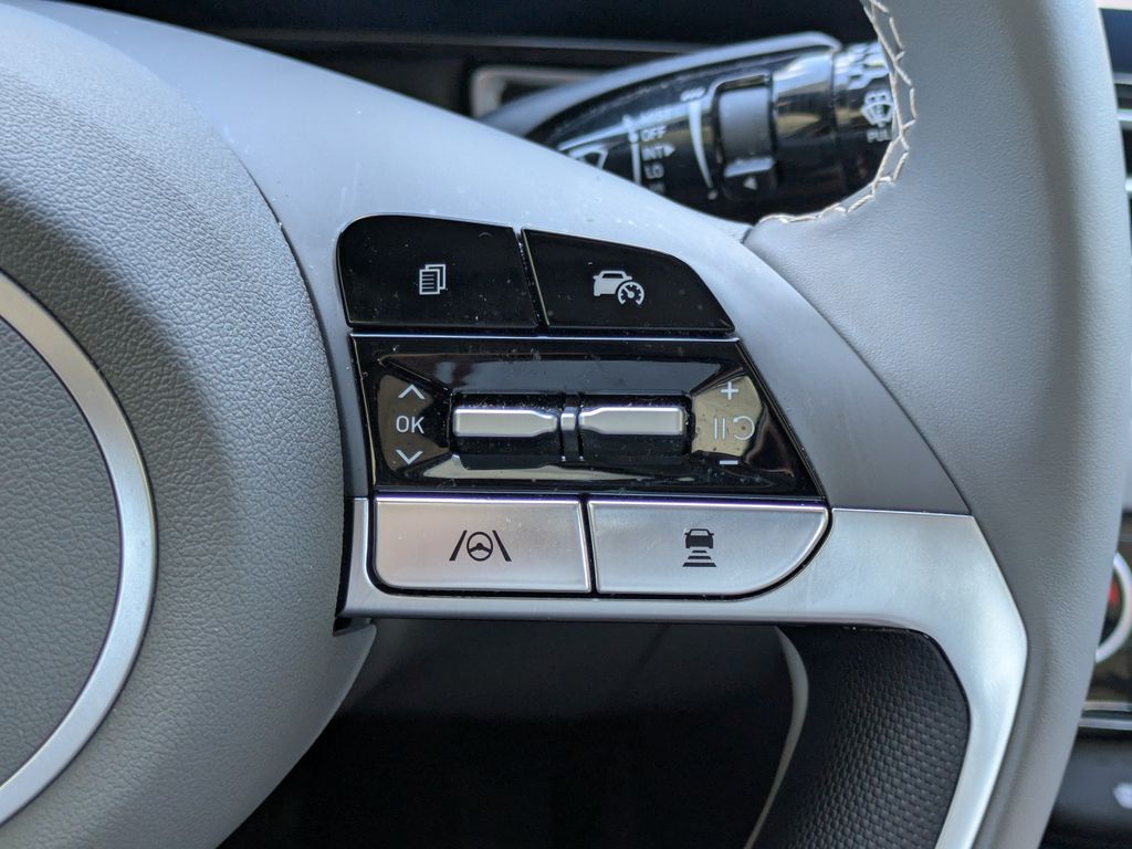 Thumbnail: 2025 Hyundai Elantra - 32