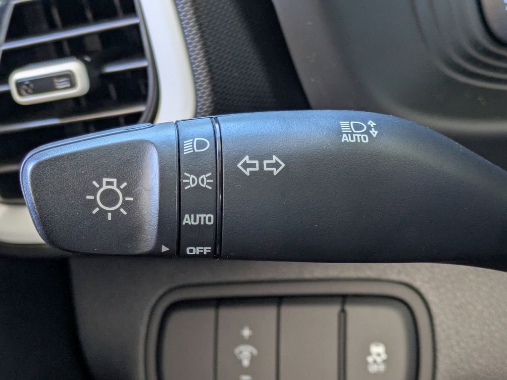 Thumbnail: 2023 Hyundai Venue - 27