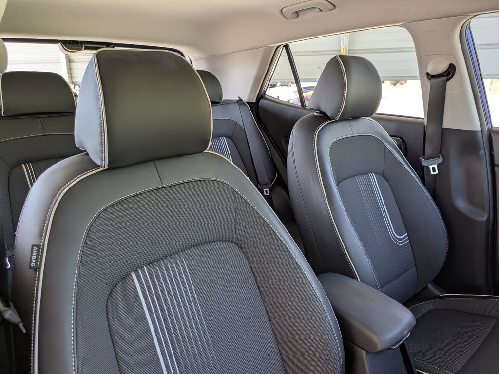 Thumbnail: 2023 Hyundai Venue - 11