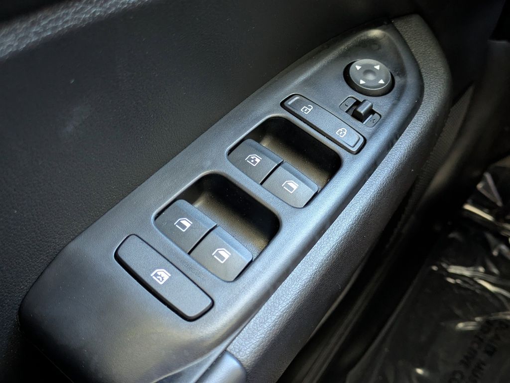 Thumbnail: 2023 Hyundai Venue - 26