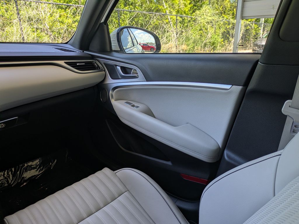 Thumbnail: 2023 Genesis G70 - 24