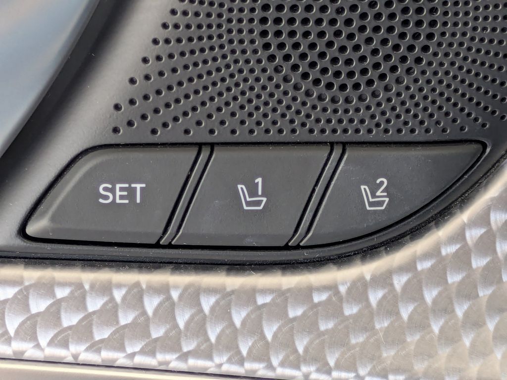 Thumbnail: 2023 Genesis G70 - 26