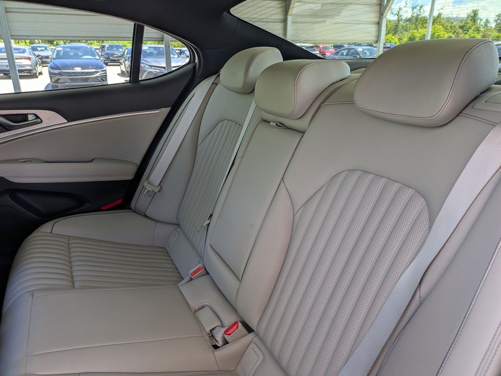 Thumbnail: 2023 Genesis G70 - 13