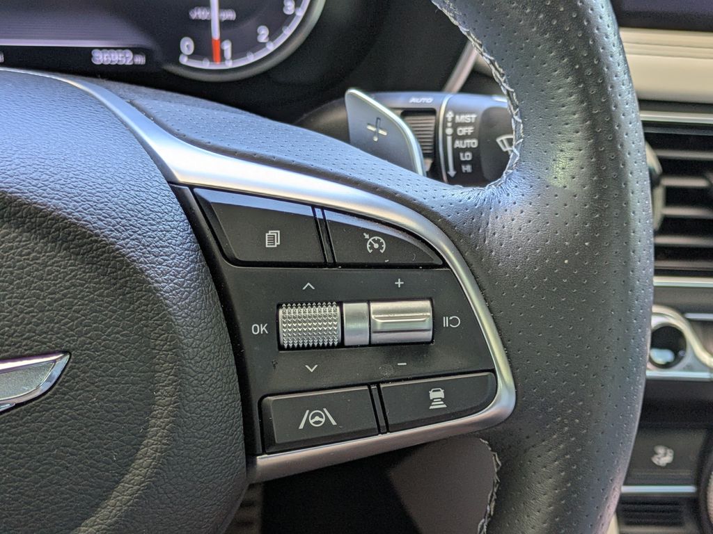 Thumbnail: 2023 Genesis G70 - 37
