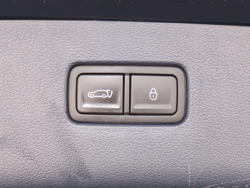 Thumbnail: 2022 Genesis GV80 - 23
